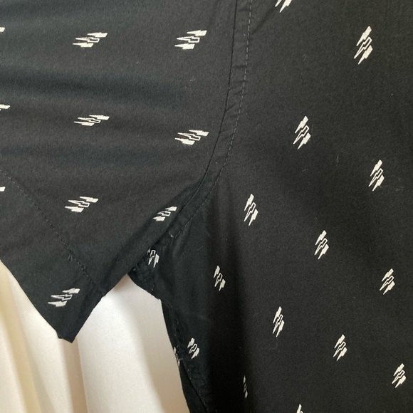 2/$15 American Eagle Seriously Soft Short Sleeve Button Down in Black/White - Picture 6 of 13